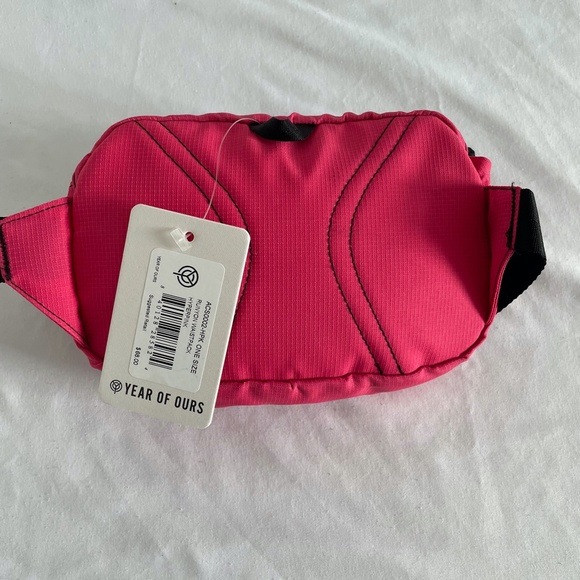 Year of Ours Runyon Waistpack Fanny Hip Bag in Hyperpink Pink - Picture 6 of 8